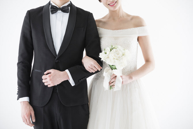 한국인 남녀가 가장 많이 결혼한 외국인 배우자의 국적 Top 10 - 국적이 다른 사람과의 결혼을 의미하는 국제결혼은 2000년대 들어 많이 증가했습니다.
